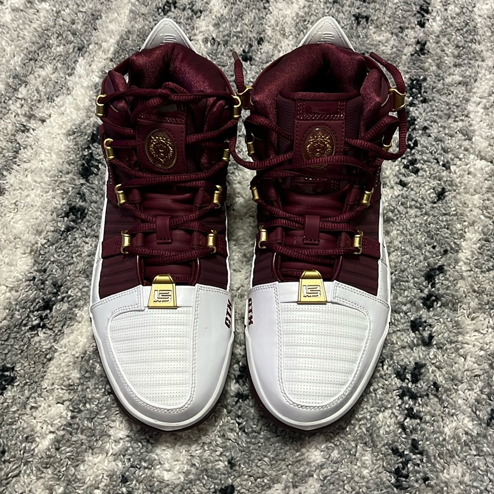 Nike LeBron 3 Christ The King - Picture 3 of 8